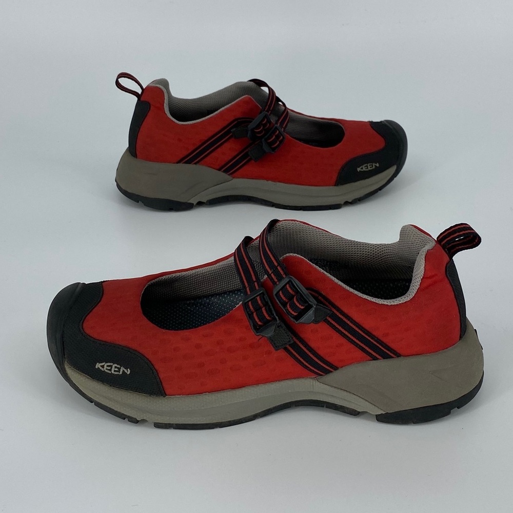 Keen Red Walking Comfort Shoes Size 8.5